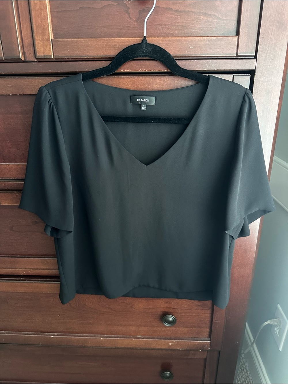 Aritzia Babaton Randy Blouse in Black size M